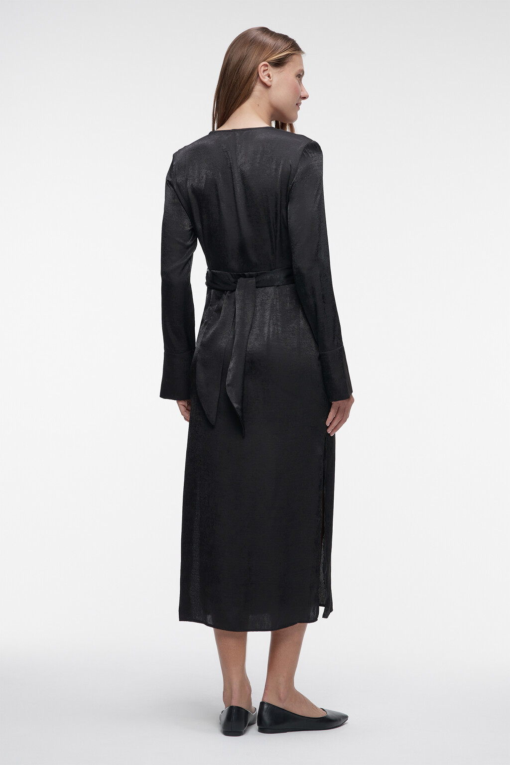 Платье А-силуэта миди с запахом на груди и завязками - цвет черный - 4