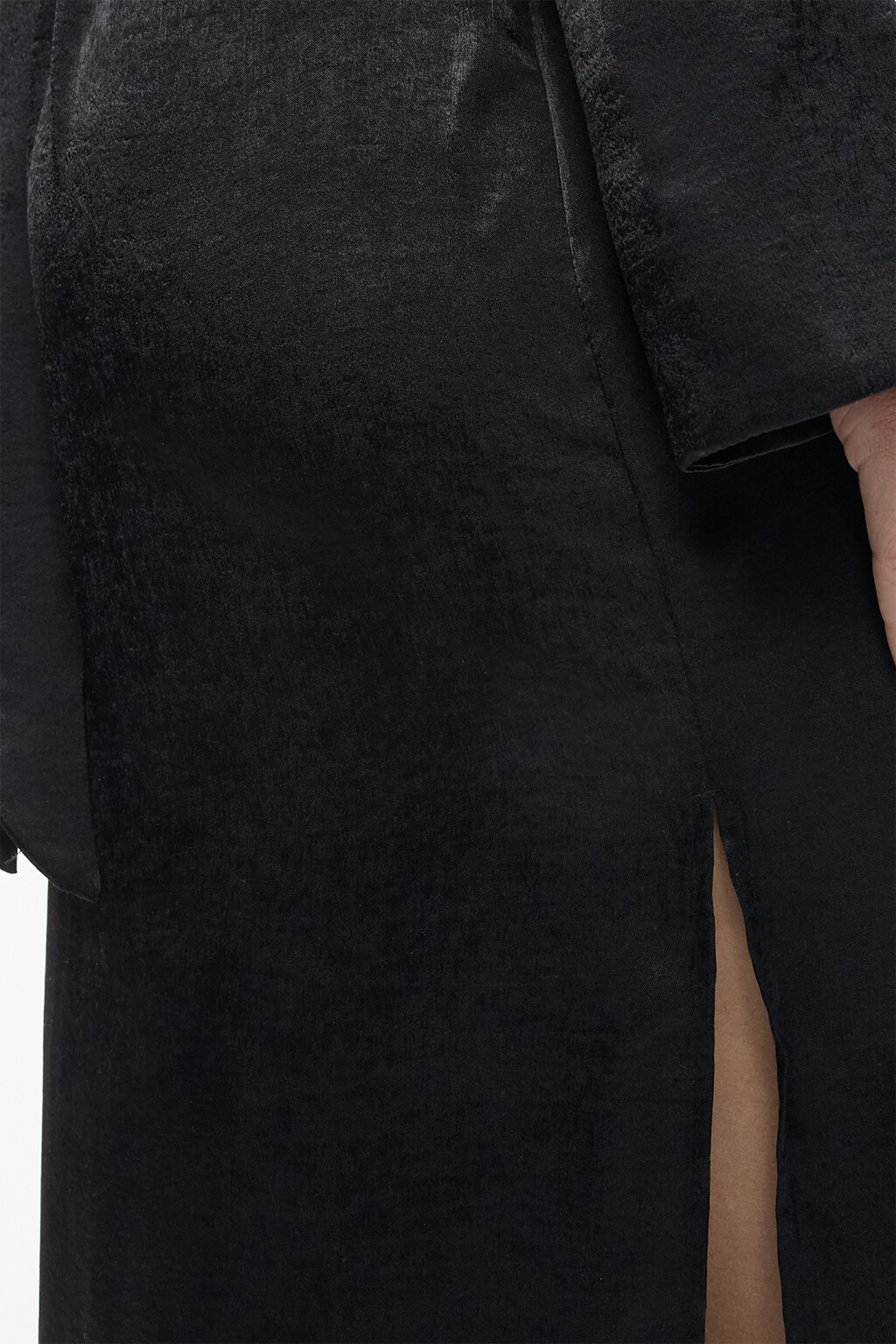 Платье А-силуэта миди с запахом на груди и завязками - цвет черный - 7