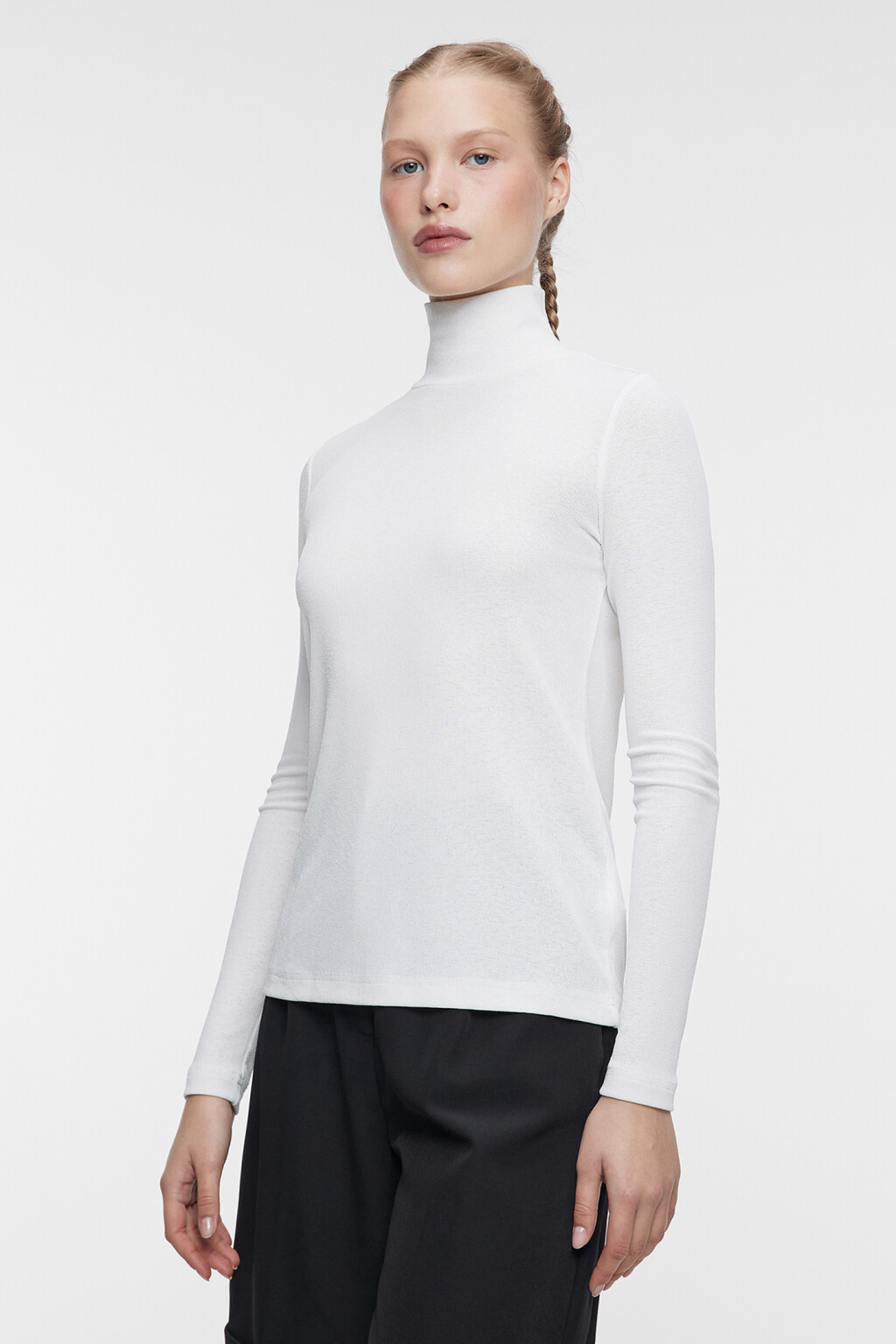 Водолазка в рубчик приталенная с воротником-стойкой - цвет белый - 2