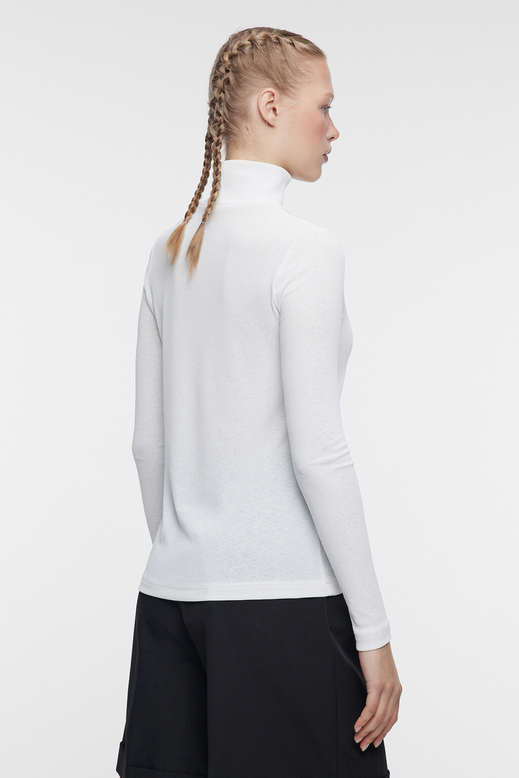 Водолазка в рубчик приталенная с воротником-стойкой - цвет белый - 3