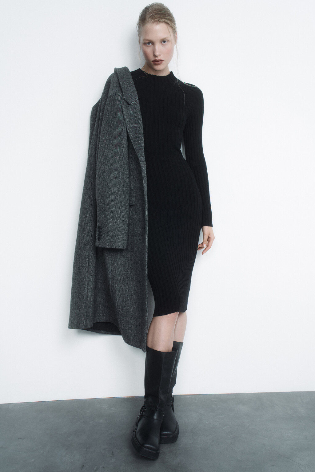 Платье-водолазка миди вискозное облегающего кроя - цвет черный - 6