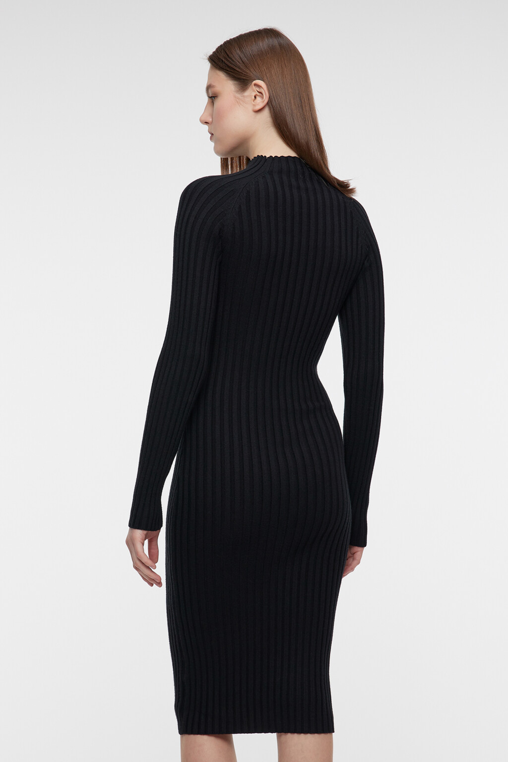 Платье-водолазка миди вискозное облегающего кроя - цвет черный - 3