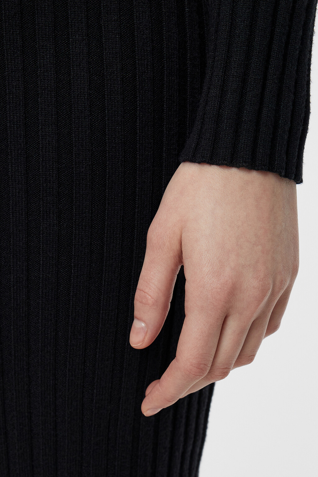 Платье-водолазка миди вискозное облегающего кроя - цвет черный - 5