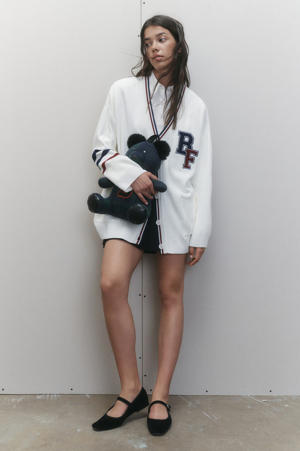 Кардиган oversize жаккардовый с карманами и нашивкой - цвет бежевый - 8