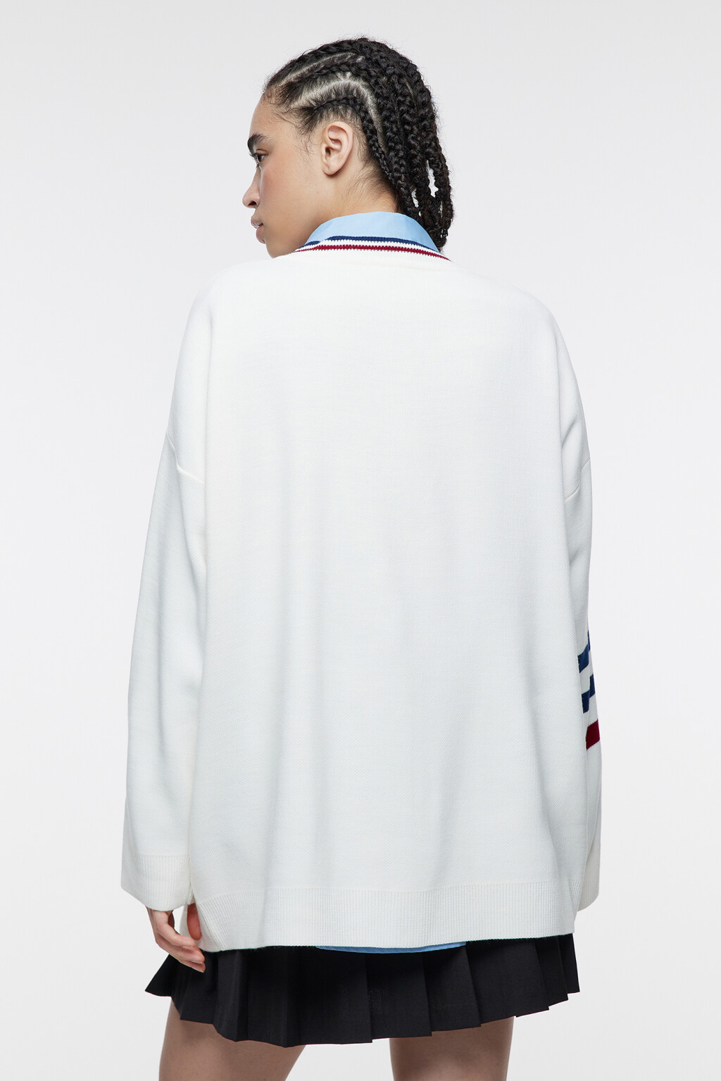 Кардиган oversize жаккардовый с карманами и нашивкой - цвет бежевый - 4