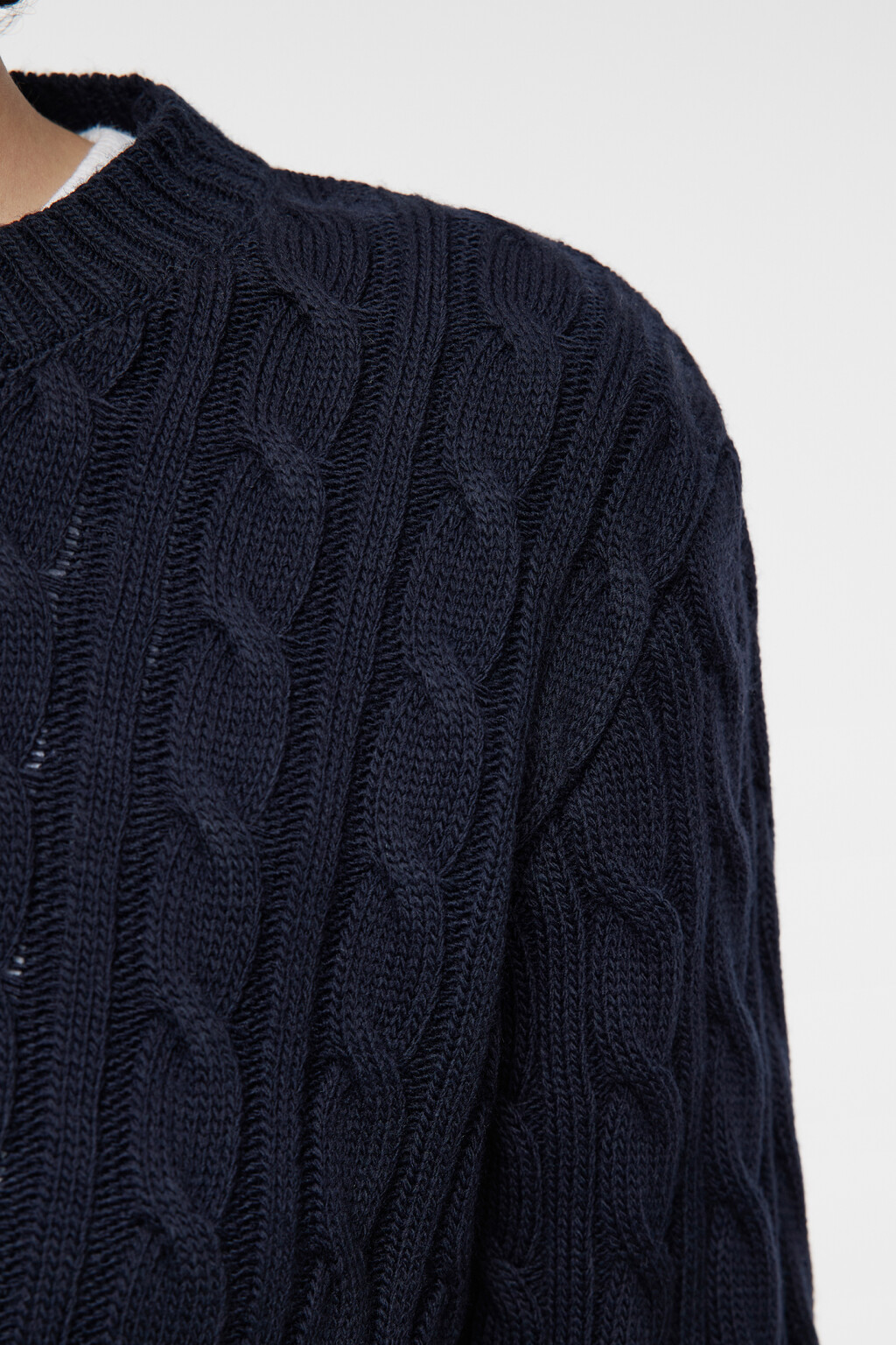 Джемпер вязаный укороченный с узором-косичкой - цвет синий - 5