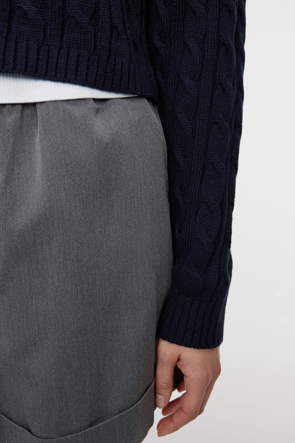 Джемпер вязаный укороченный с узором-косичкой - цвет синий - 6