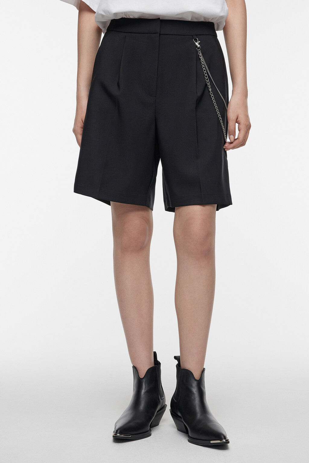 Шорты-бермуды костюмные с металлическими цепями - цвет черный - 1