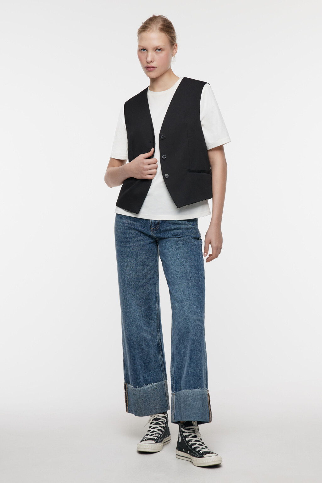 Жилет короткий костюмный с V-образным вырезом - цвет черный - 4