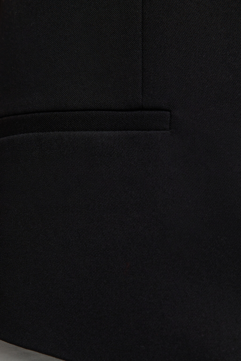 Жилет короткий костюмный с V-образным вырезом - цвет черный - 6