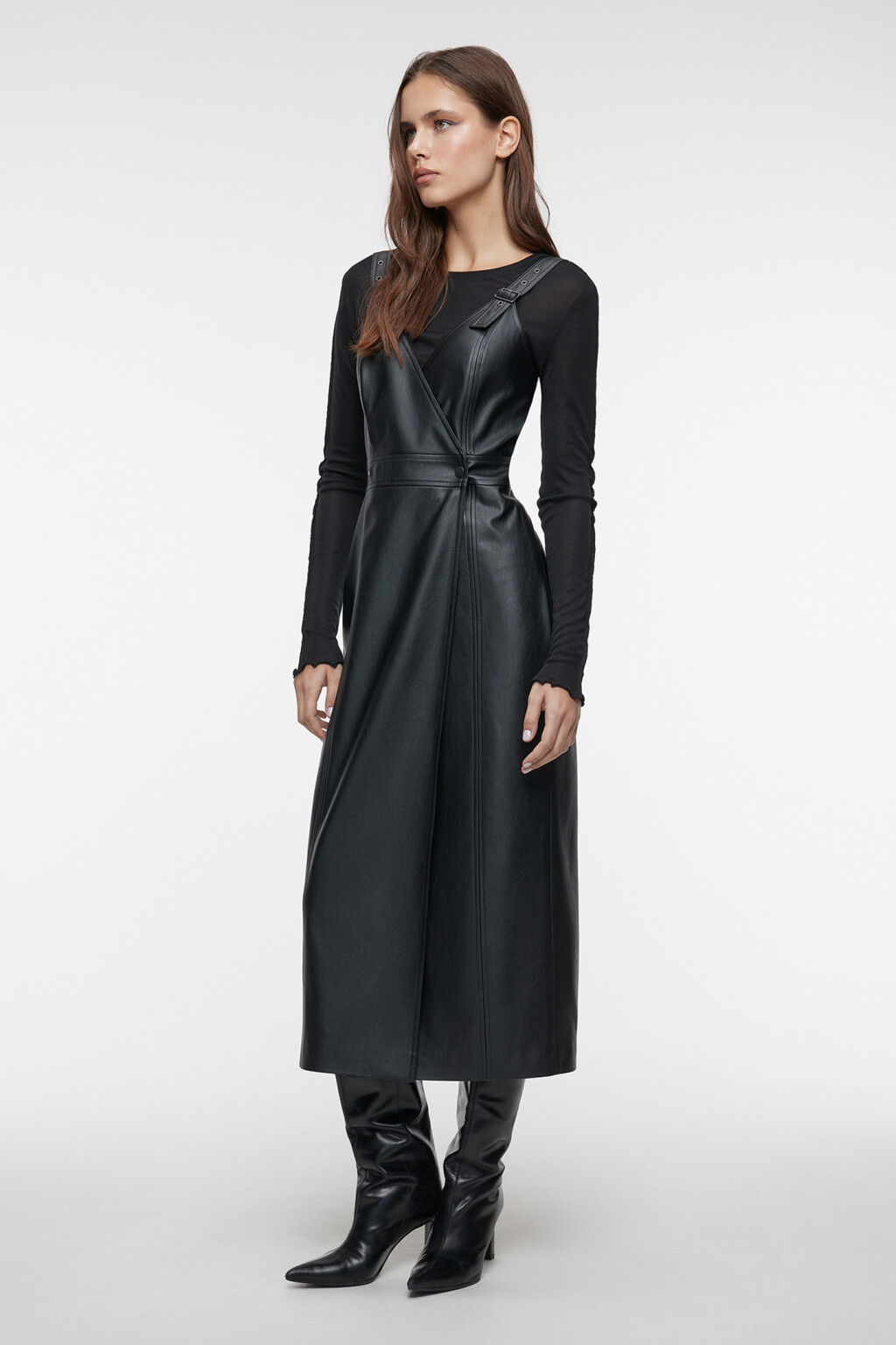 Платье-сарафан миди приталенное с запахом - цвет черный - 2