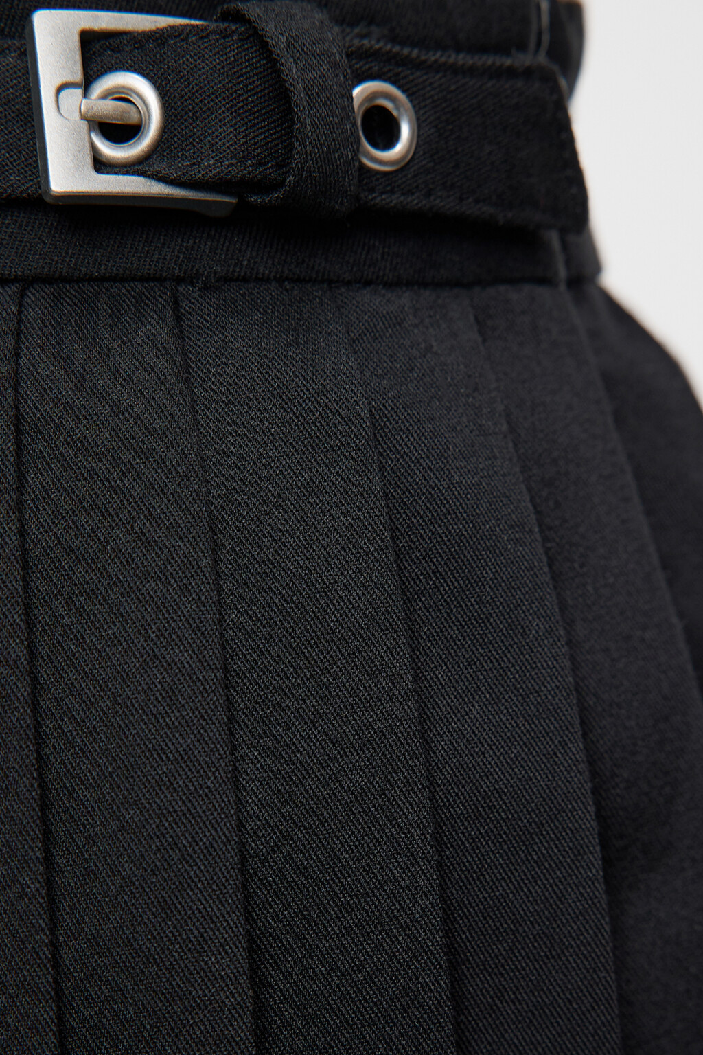 Юбка мини плиссированная с ремешком на поясе - цвет черный - 5