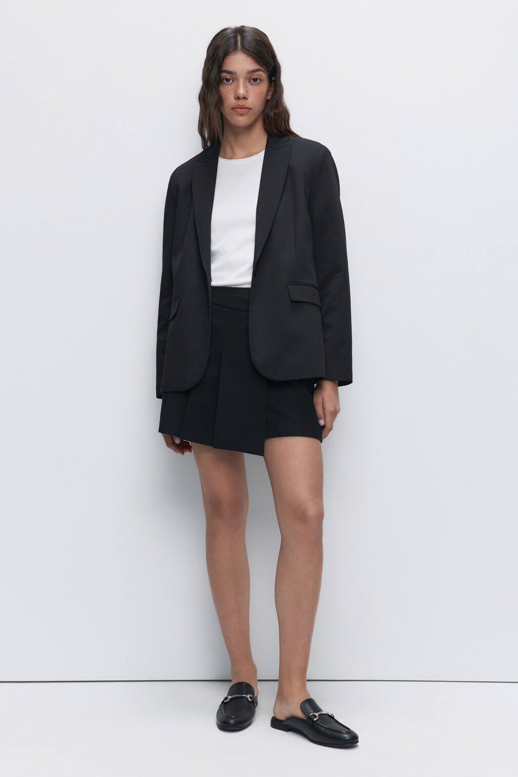 Пиджак прямой однобортный с карманами - цвет черный - 1