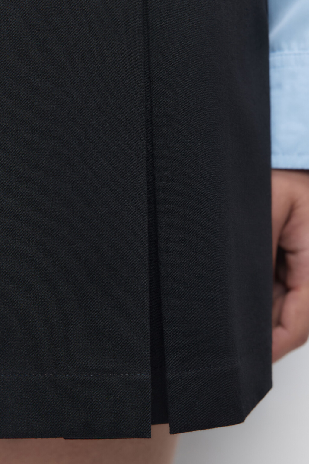 Юбка-шорты короткая костюмная в крупную складку - цвет черный - 6