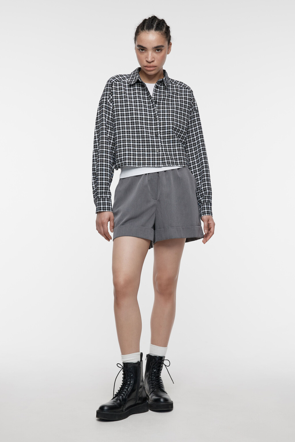 Шорты короткие костюмные с высокой посадкой на резинке - цвет серый - 4