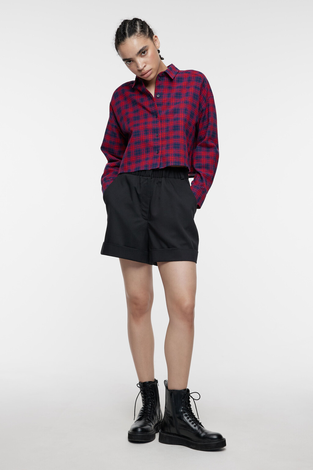 Шорты короткие костюмные с высокой посадкой на резинке - цвет черный - 4