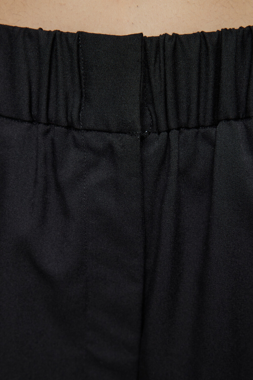 Шорты короткие костюмные с высокой посадкой на резинке - цвет черный - 5