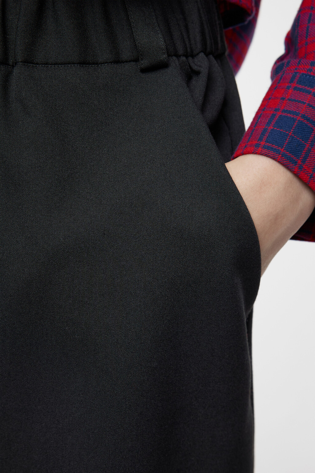 Шорты короткие костюмные с высокой посадкой на резинке - цвет черный - 6