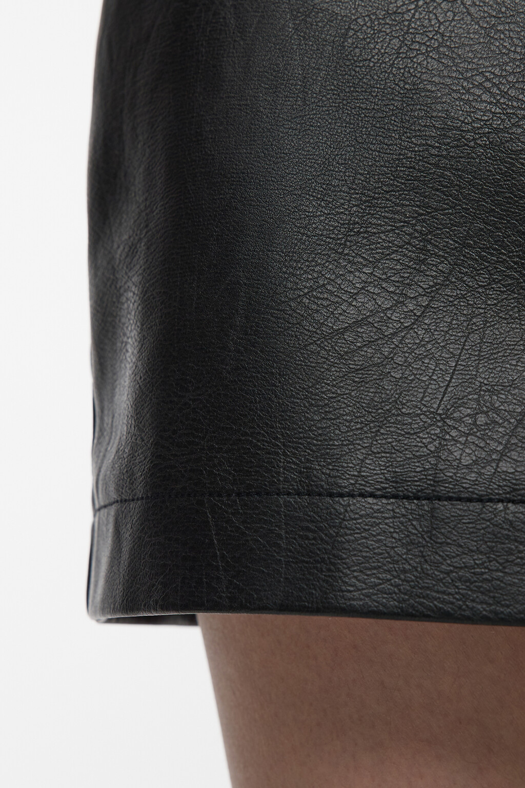 Юбка-карандаш мини из искусственной кожи - цвет черный - 6