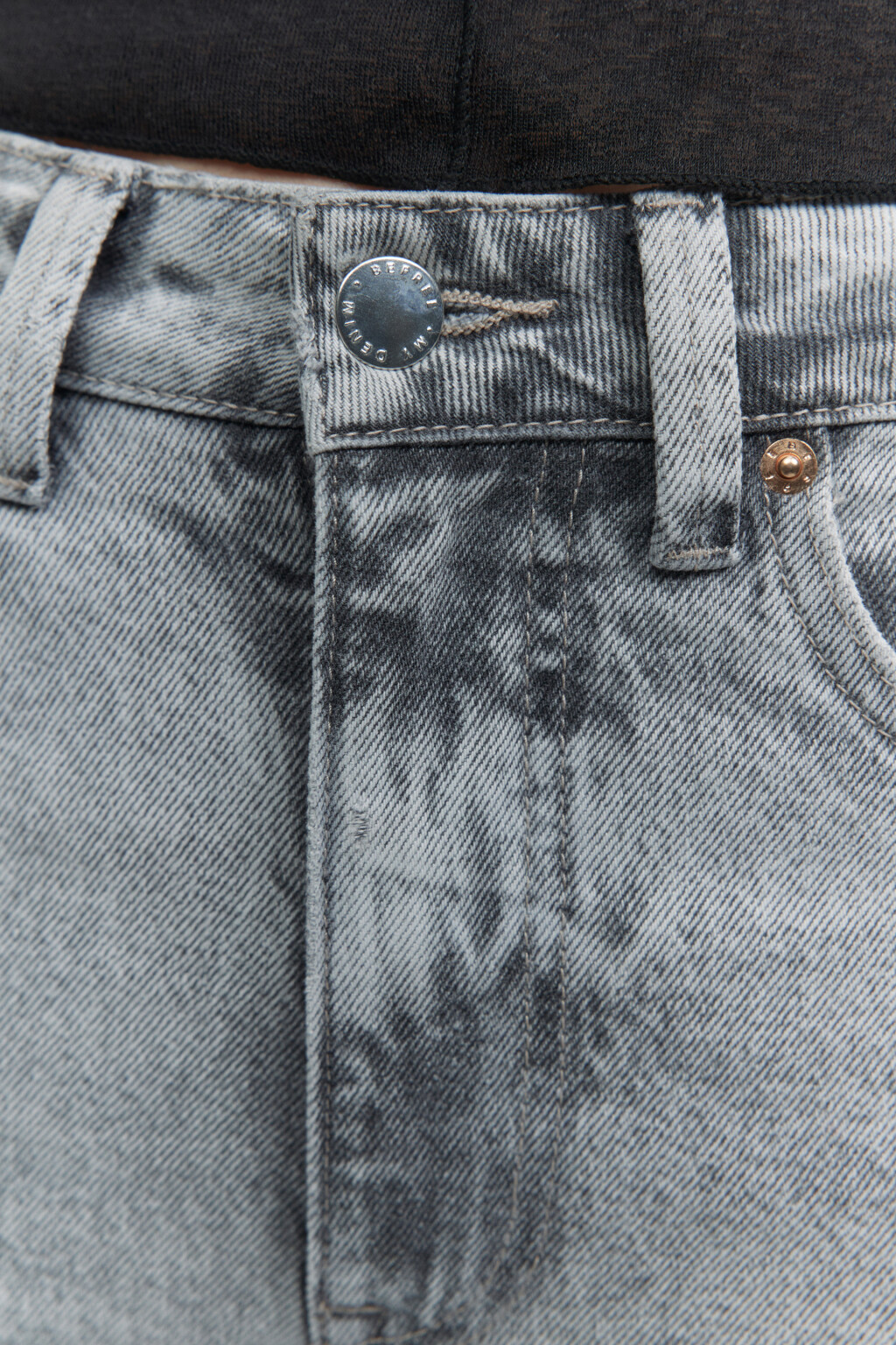 Джинсы широкие с высокой посадкой и открытыми срезами - цвет серый - 5