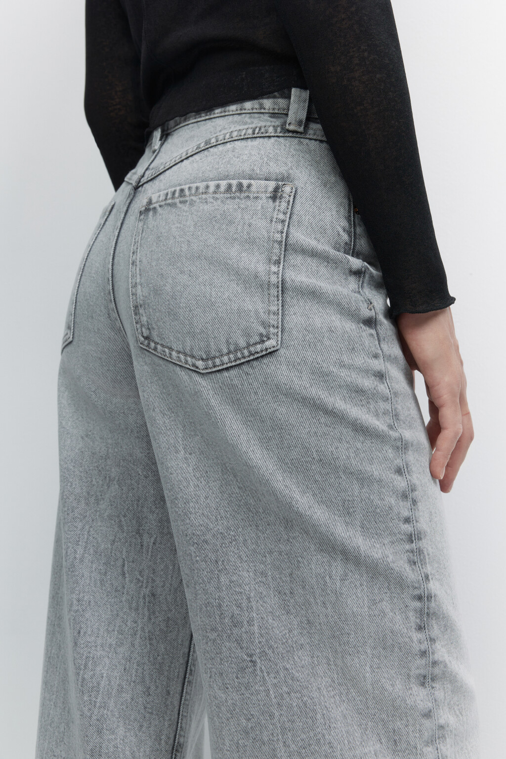 Джинсы широкие с высокой посадкой и открытыми срезами - цвет серый - 6