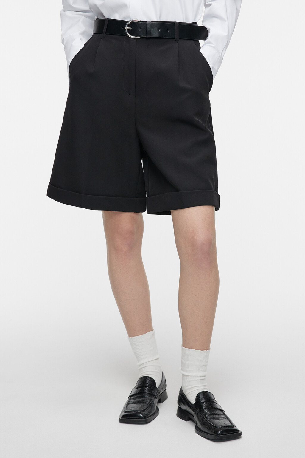 Шорты-бермуды костюмные с ремнем - цвет черный - 1