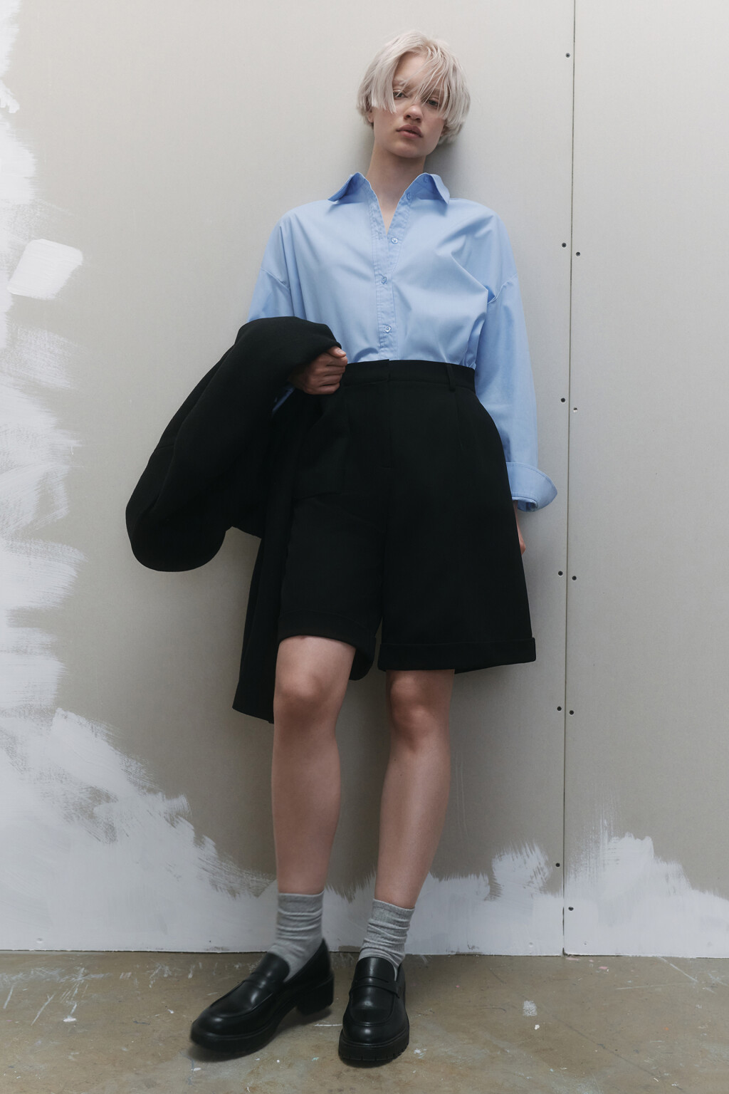 Шорты-бермуды костюмные с ремнем - цвет черный - 7