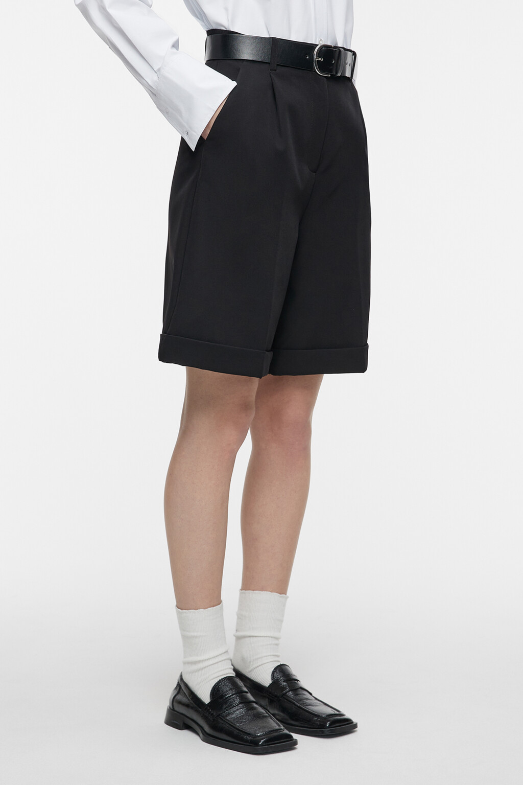 Шорты-бермуды костюмные с ремнем - цвет черный - 2