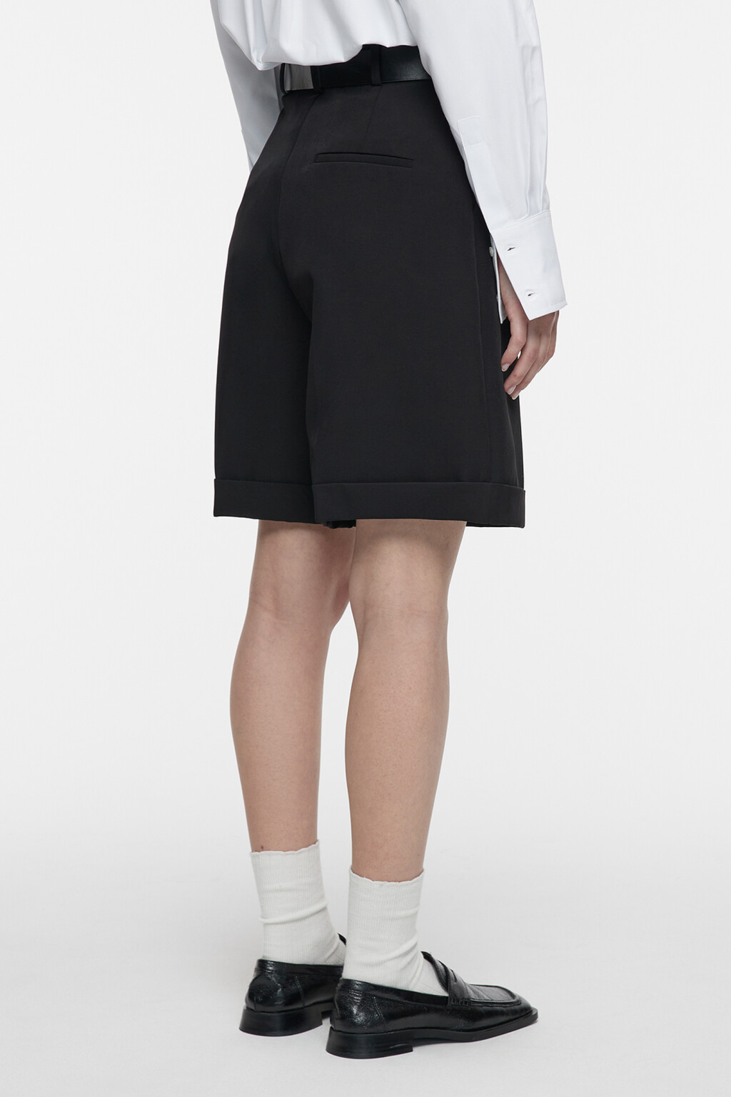 Шорты-бермуды костюмные с ремнем - цвет черный - 3