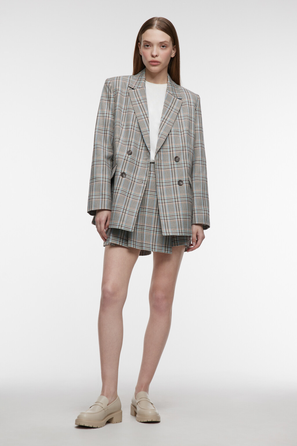 Юбка-шорты костюмная с асимметричным запахом и складками - цвет бежевый - 4