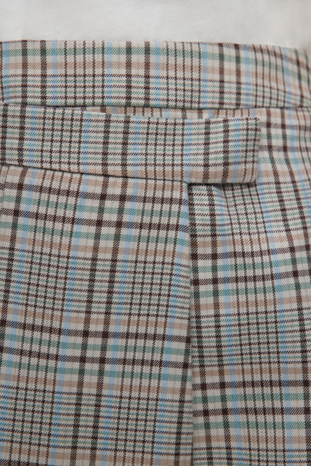 Юбка-шорты костюмная с асимметричным запахом и складками - цвет бежевый - 5