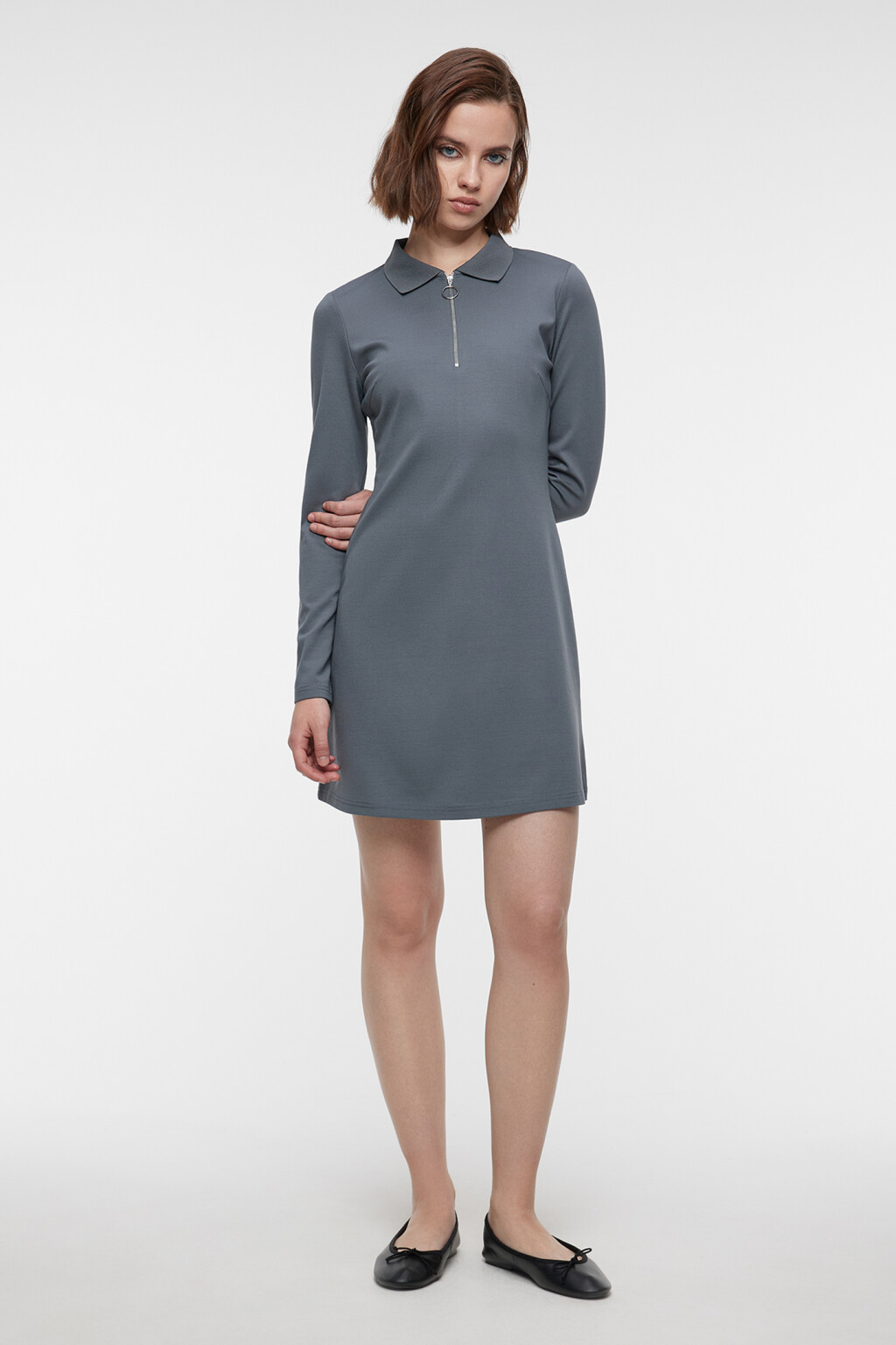 Платье мини приталенное вискозное с отложным воротником - цвет серый - 4