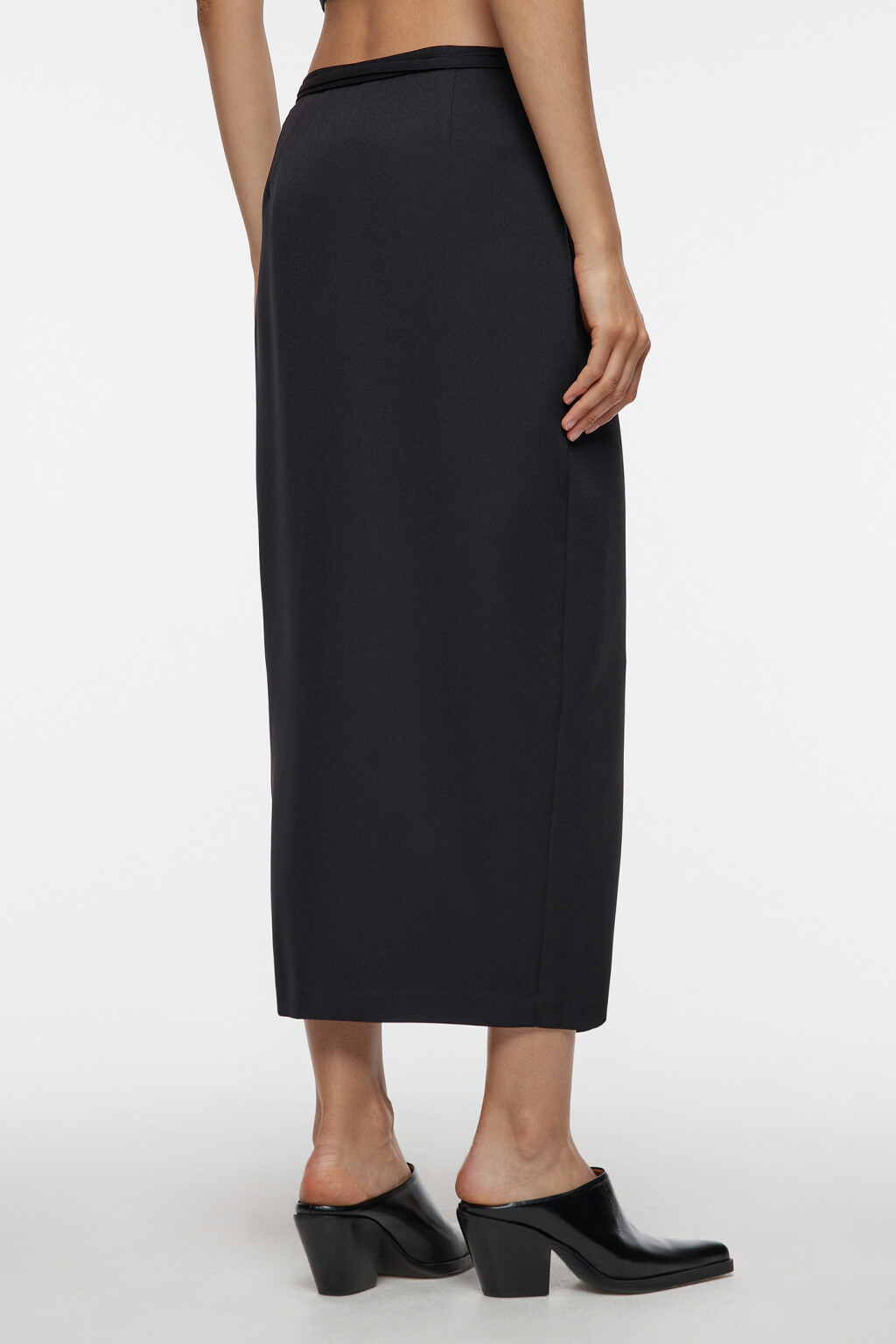 Юбка-карандаш миди костюмная с запахом и разрезом - цвет черный - 3