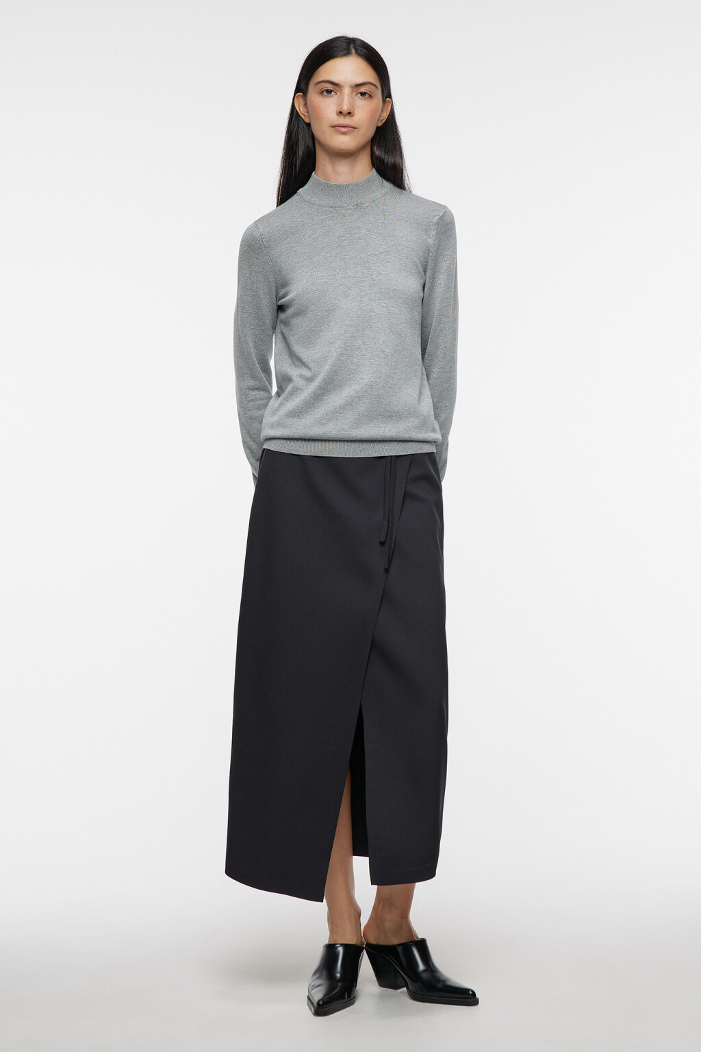 Юбка-карандаш миди костюмная с запахом и разрезом - цвет черный - 4