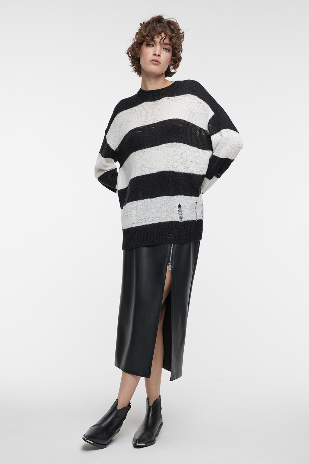 Юбка-карандаш миди прямая с ремнем и разрезом - цвет черный - 4