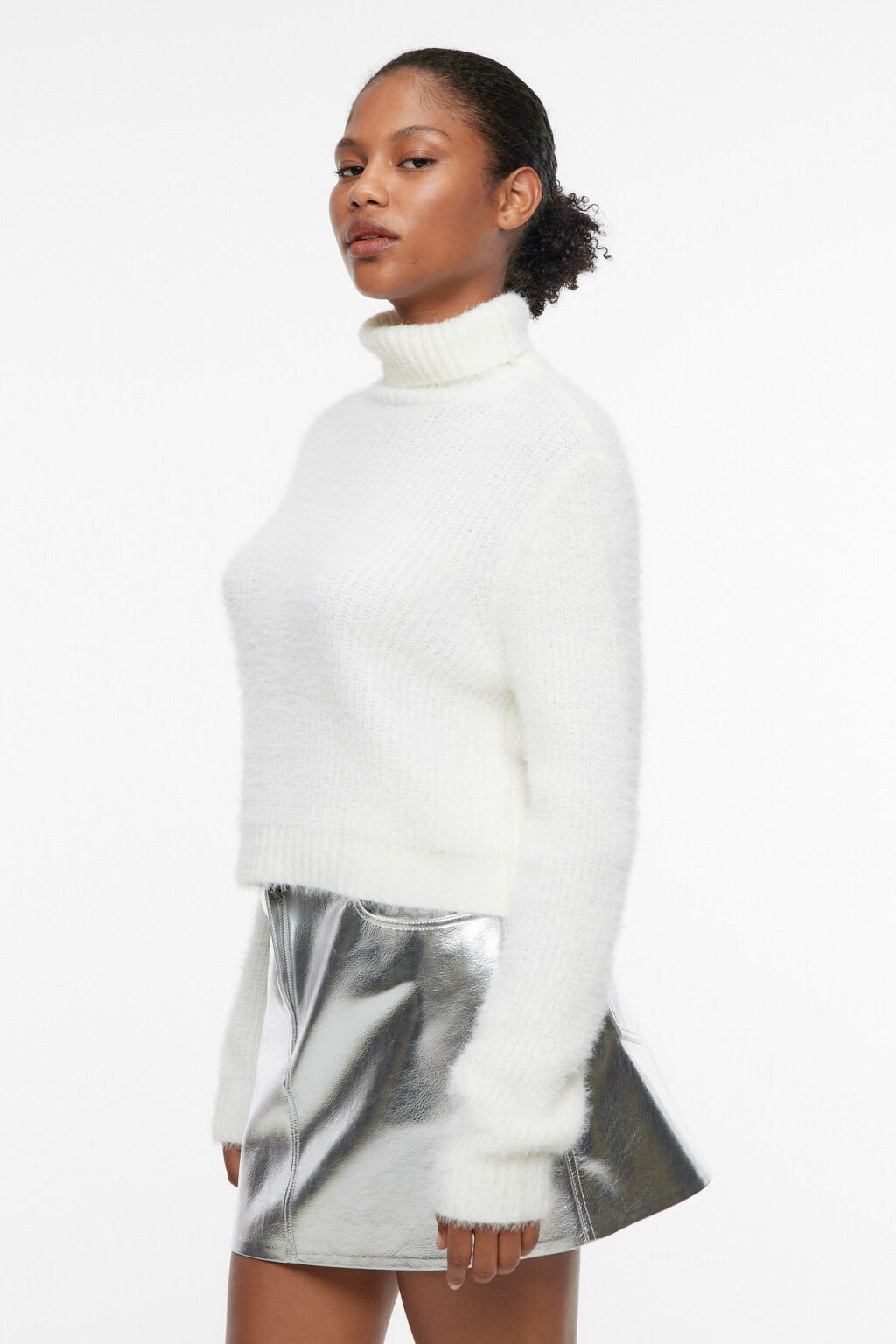 Свитер с горлом вязаный из пушистой пряжи-травки - цвет бежевый - 3