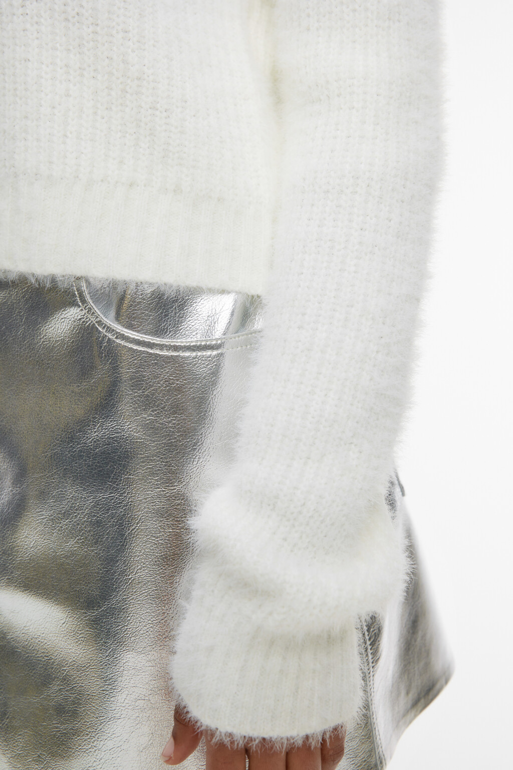 Свитер с горлом вязаный из пушистой пряжи-травки - цвет бежевый - 6