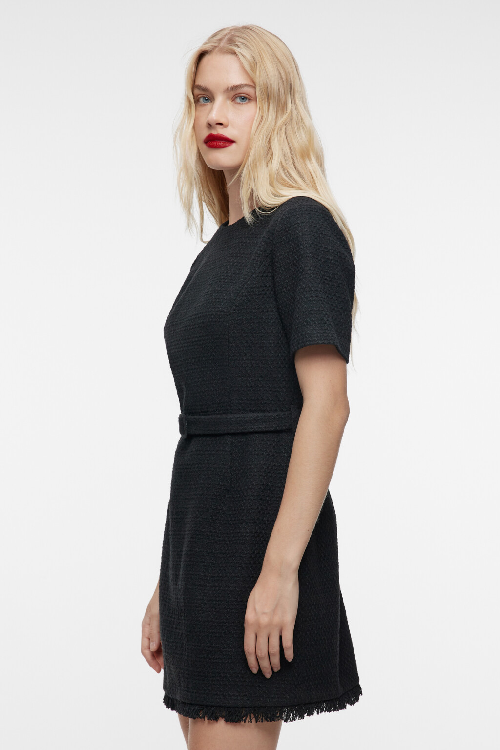 Платье мини твидовое с короткими рукавами и ремнем - цвет черный - 3