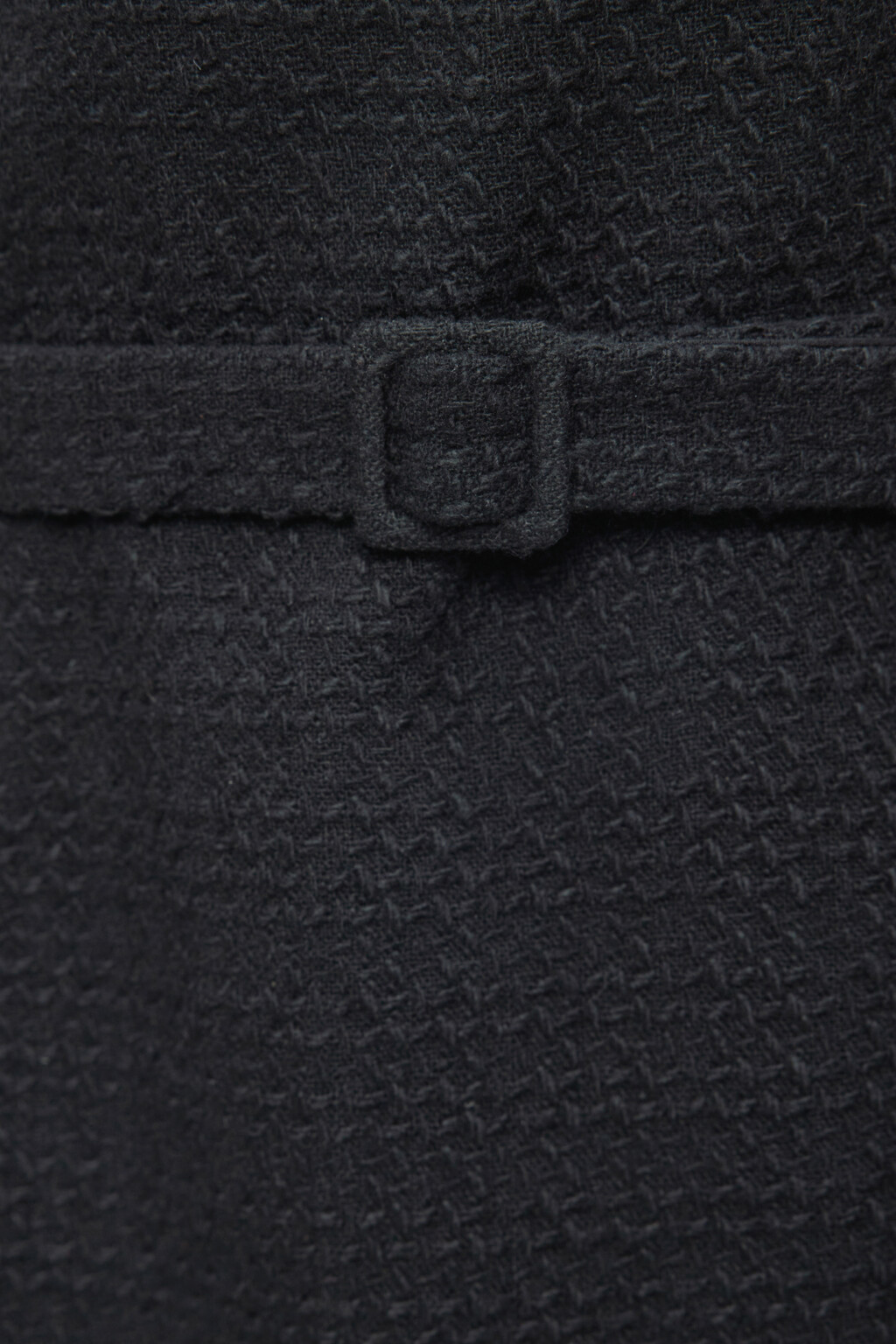 Платье мини твидовое с короткими рукавами и ремнем - цвет черный - 5