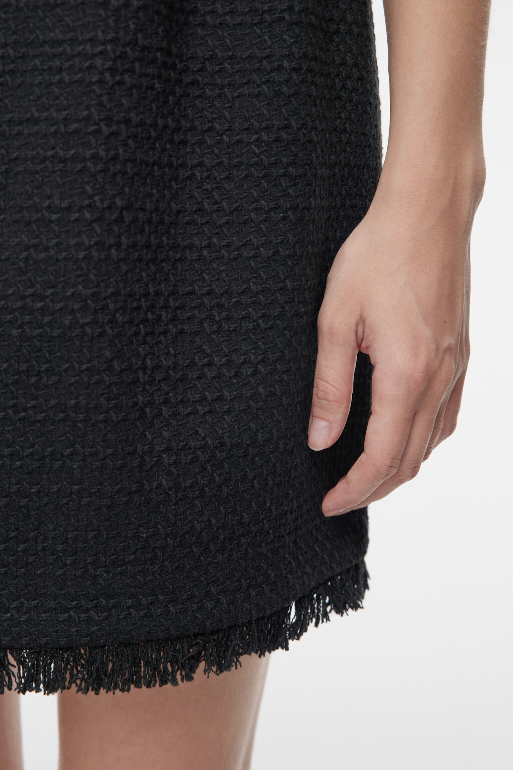 Платье мини твидовое с короткими рукавами и ремнем - цвет черный - 7