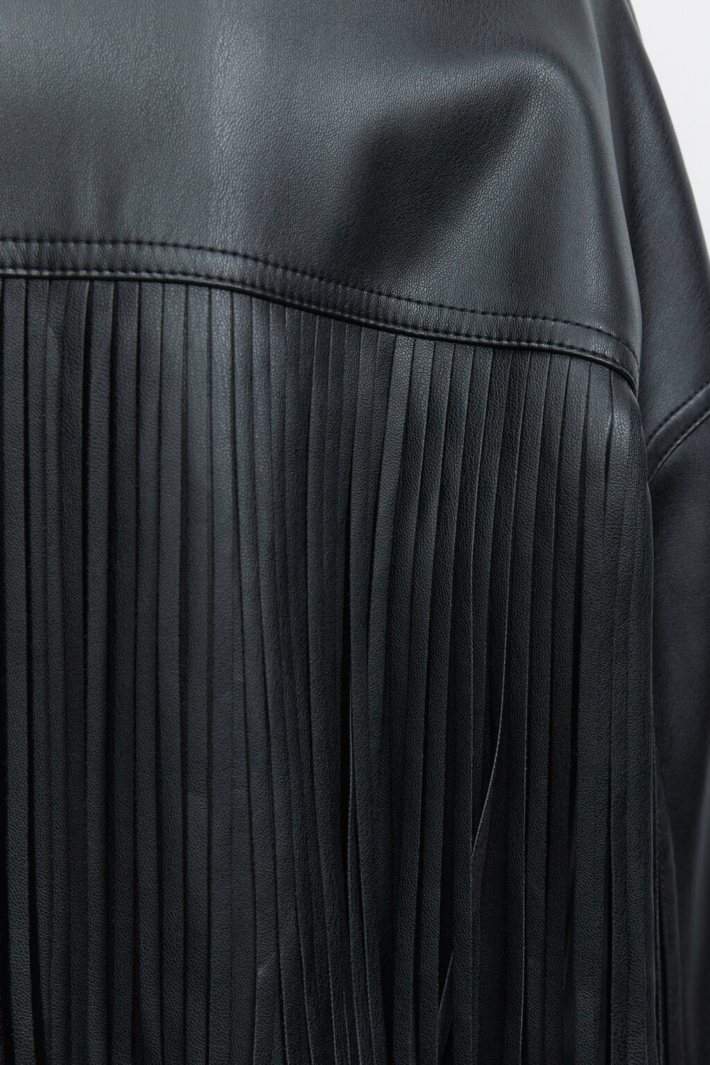 Рубашка oversize из искусственной кожи с бахромой на спине - цвет черный - 7