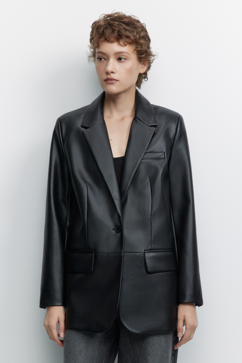 Пиджак прямой однобортный из искусственной кожи - цвет черный - 2