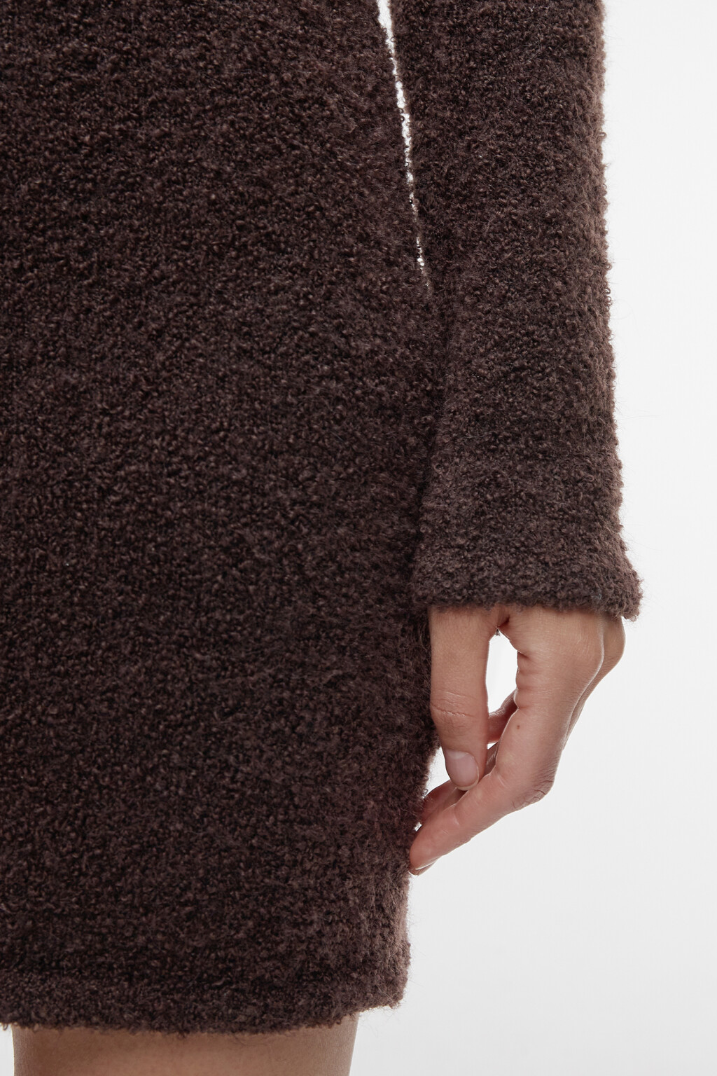 Платье мини вязаное облегающее с открытыми плечами - цвет коричневый - 7