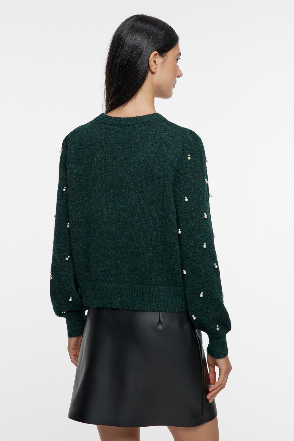 Джемпер вязаный с бусинами на рукавах - цвет зеленый - 4