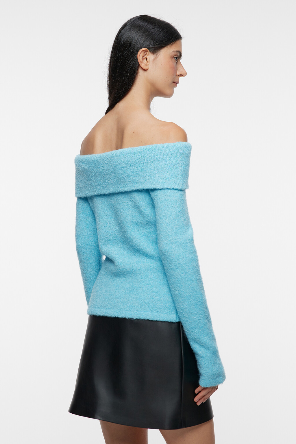 Джемпер вязаный с открытыми плечами - цвет голубой - 4