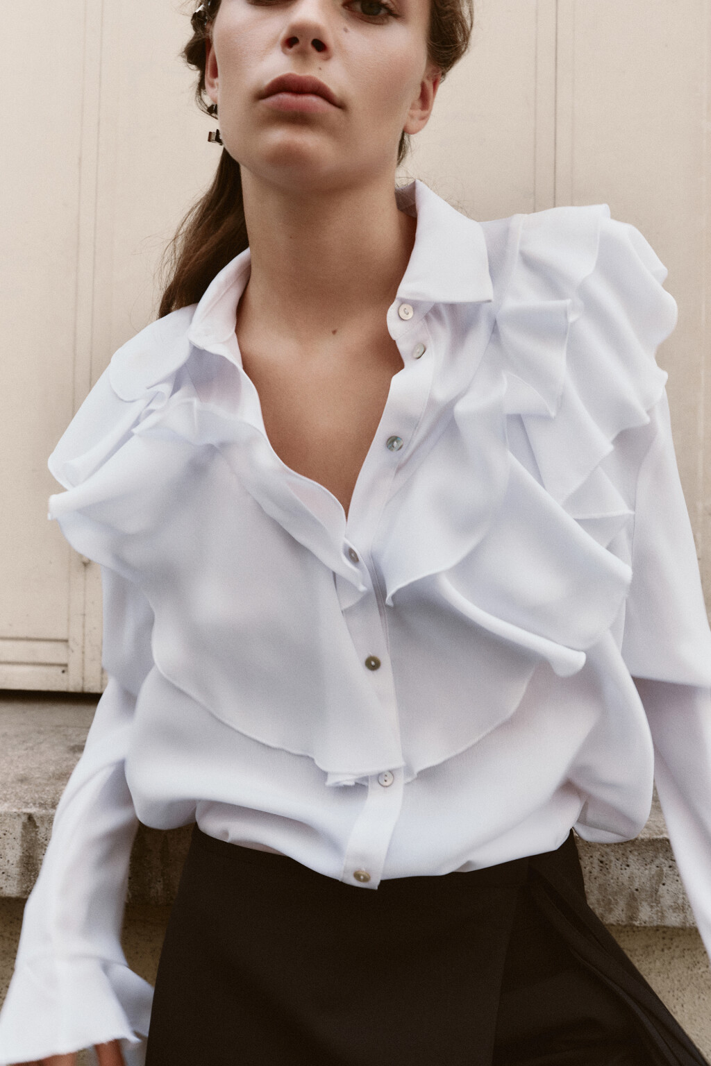 Блузка шифоновая свободная с воланом и оборками - цвет белый - 8