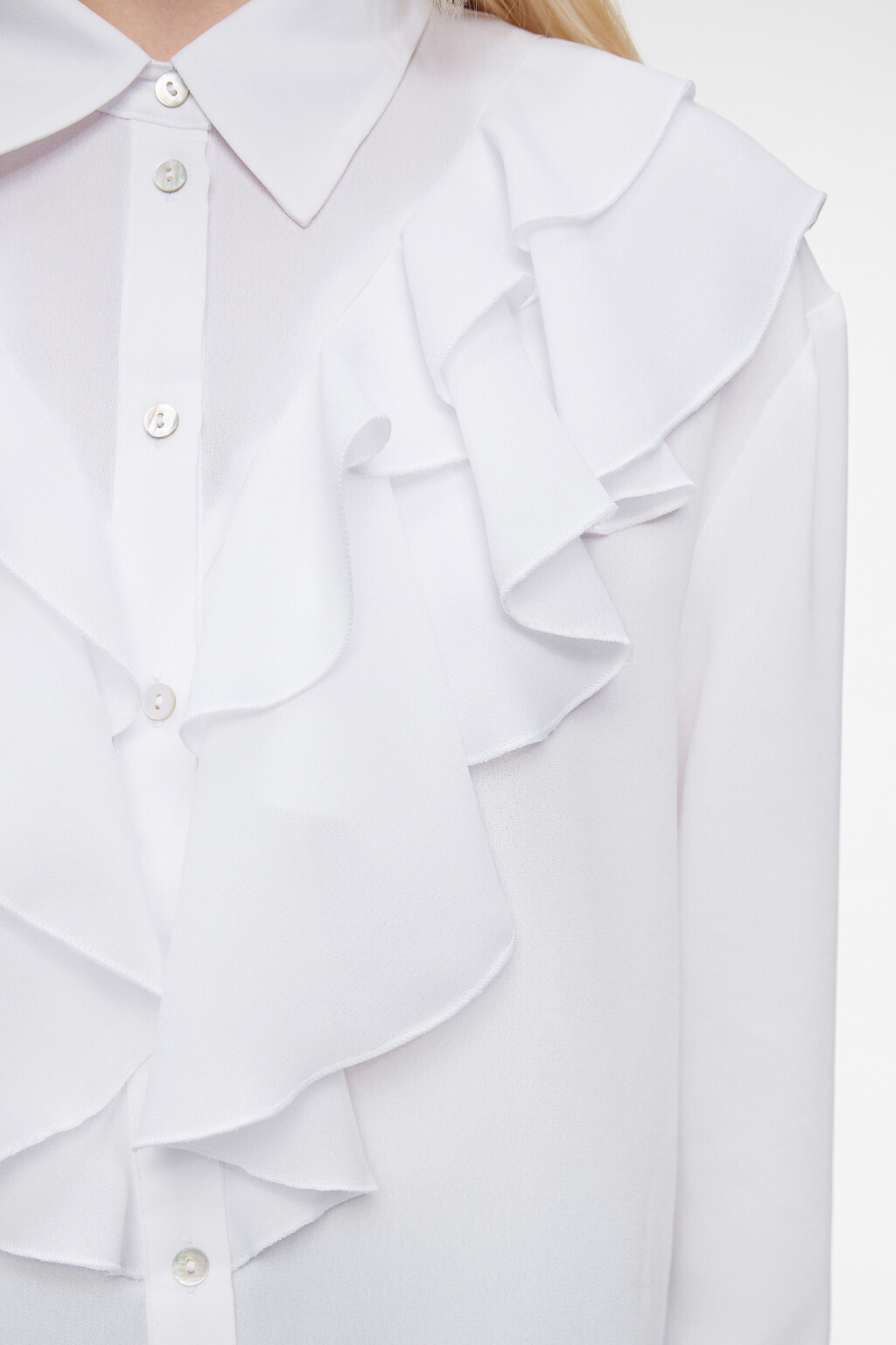 Блузка шифоновая свободная с воланом и оборками - цвет белый - 6