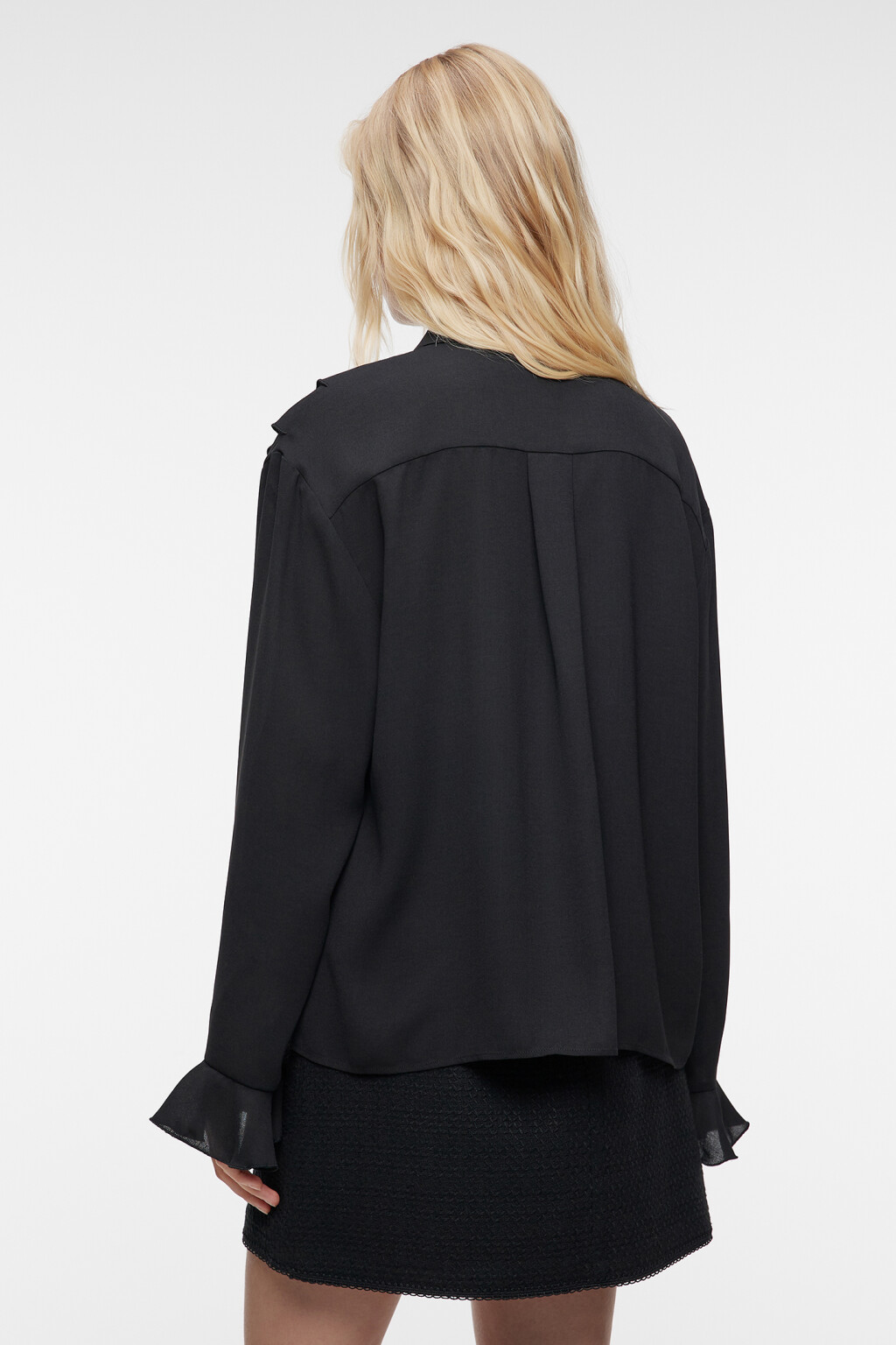 Блузка шифоновая свободная с воланом и оборками - цвет черный - 5