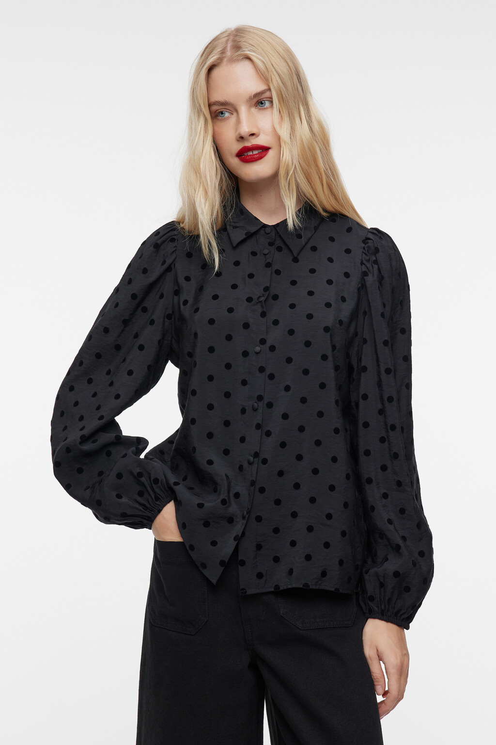 Блузка вискозная с длинными рукавами и принтом в горох - цвет черный - 3