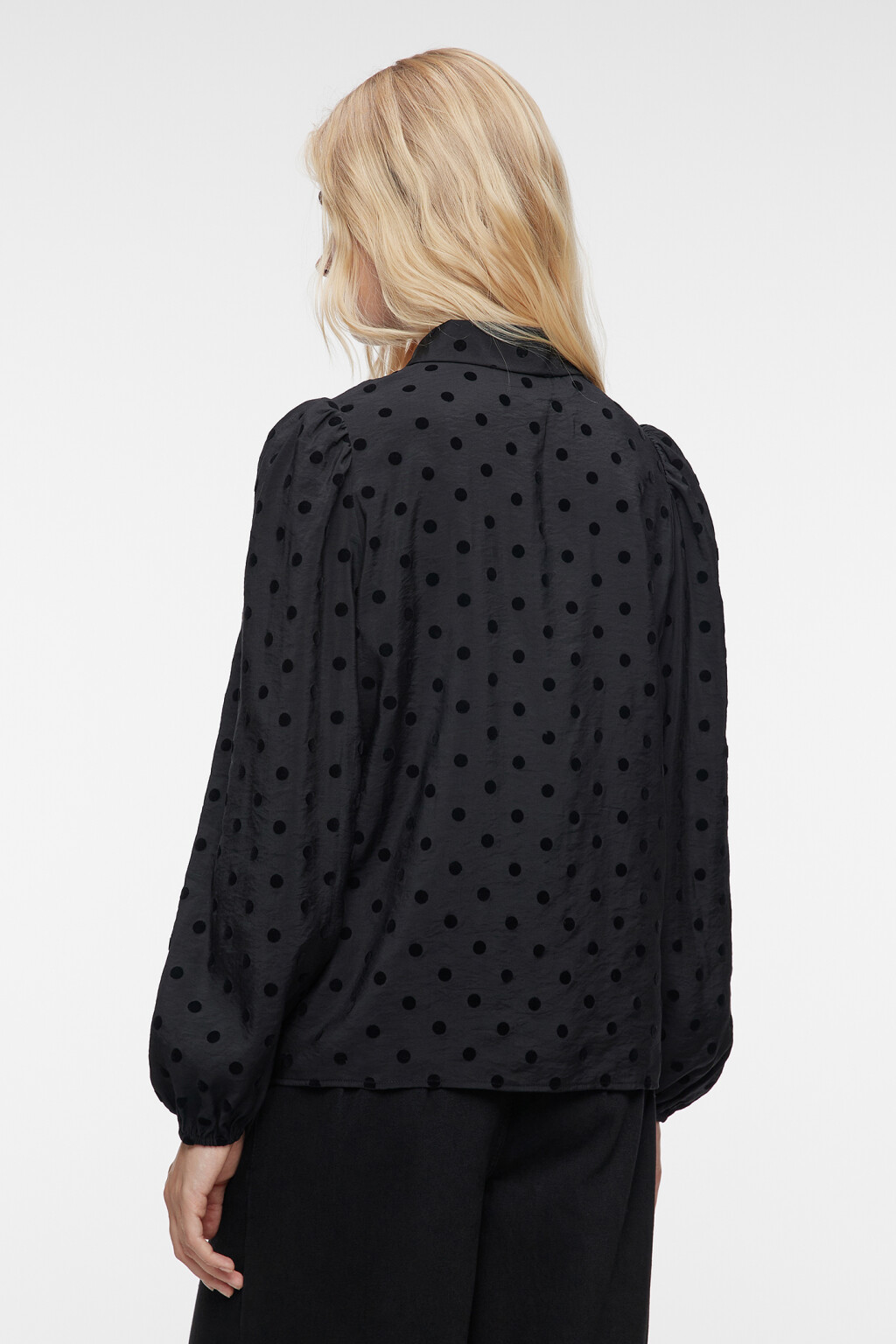 Блузка вискозная с длинными рукавами и принтом в горох - цвет черный - 5